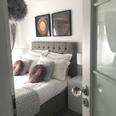 Castle Donington Apartment ภายนอก รูปภาพ