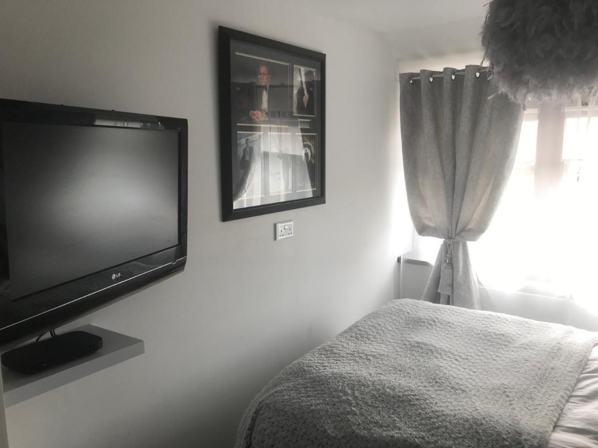 Castle Donington Apartment ภายนอก รูปภาพ
